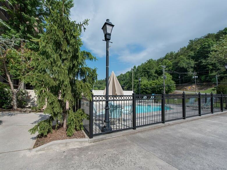Roaring Romance - Two Bedroom Condo