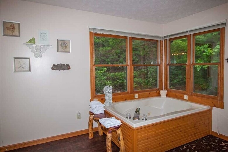 Secluded Sunset - One Bedroom Cabin