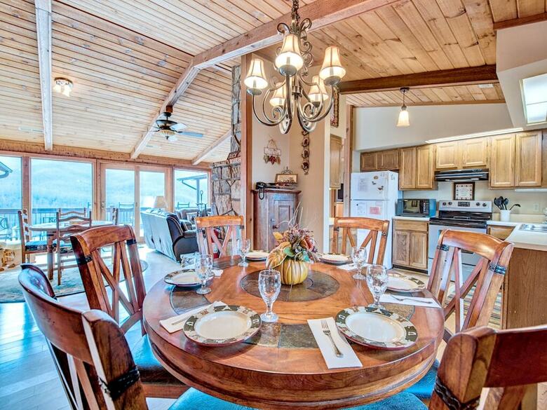 Resting Bears - Three Bedroom Cabin