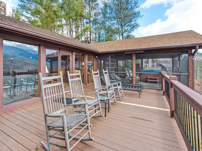 Resting Bears - Three Bedroom Cabin