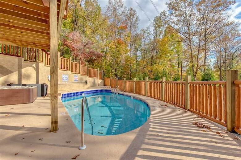 Smoky Mountain Splash - Six Bedroom Cabin