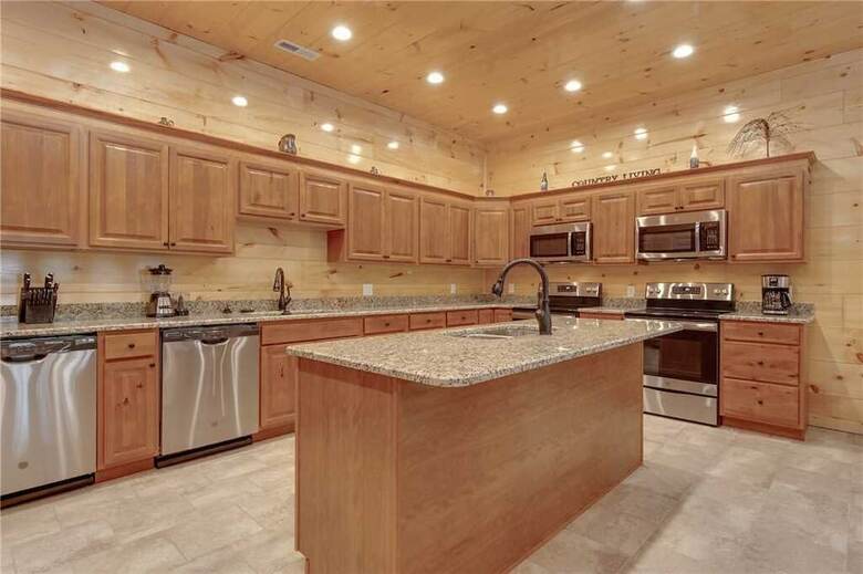 Smoky Mountain Splash - Six Bedroom Cabin