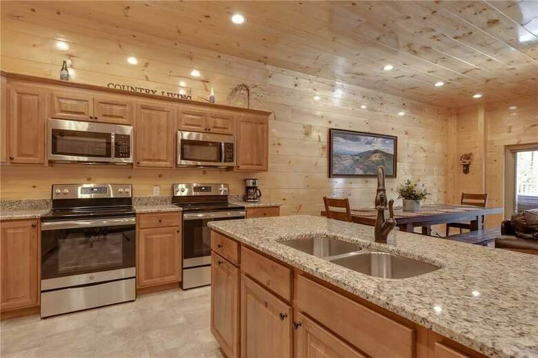 Smoky Mountain Splash - Six Bedroom Cabin