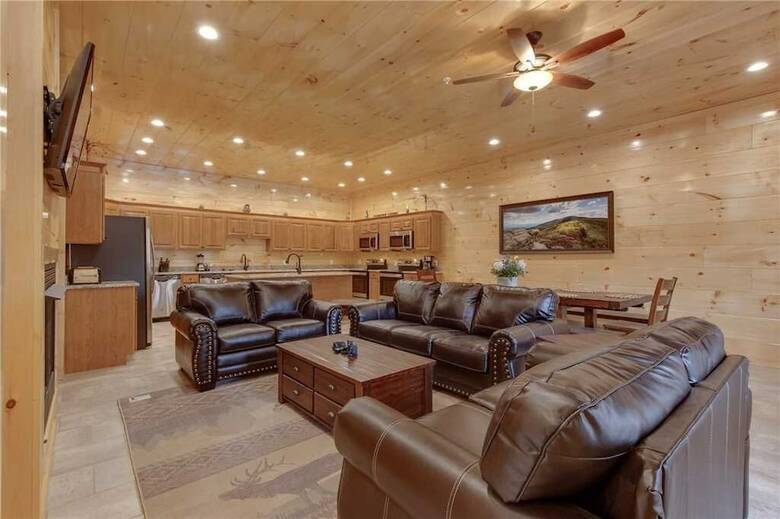 Smoky Mountain Splash - Six Bedroom Cabin
