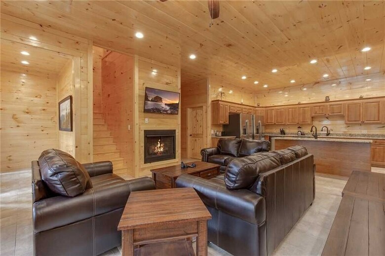 Smoky Mountain Splash - Six Bedroom Cabin