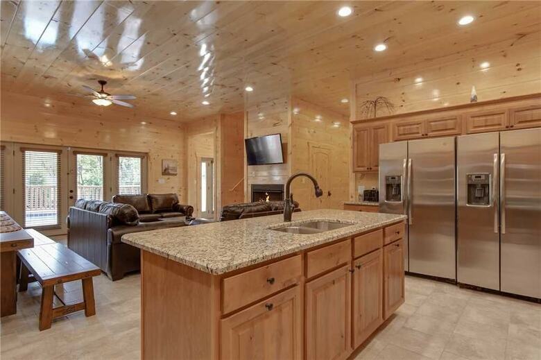 Smoky Mountain Splash - Six Bedroom Cabin