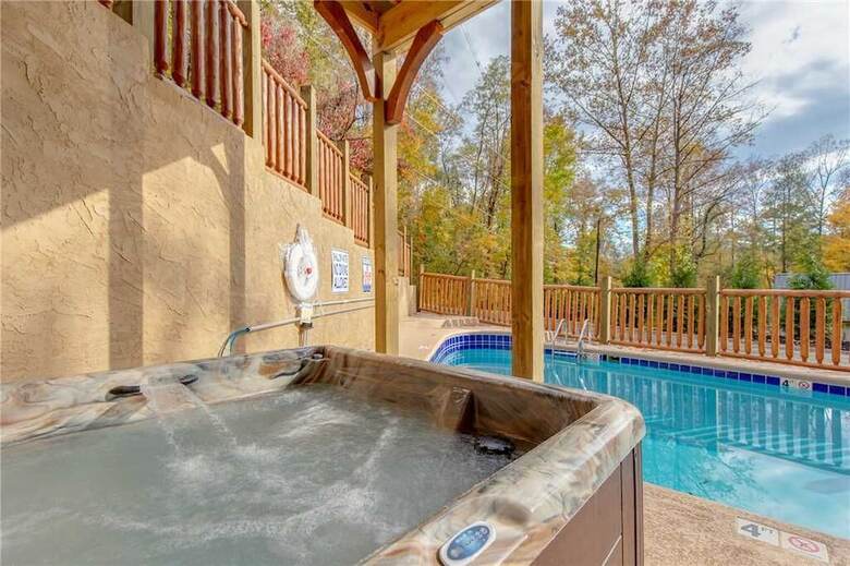 Smoky Mountain Splash - Six Bedroom Cabin