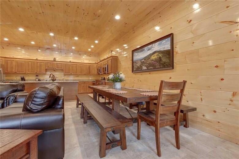 Smoky Mountain Splash - Six Bedroom Cabin