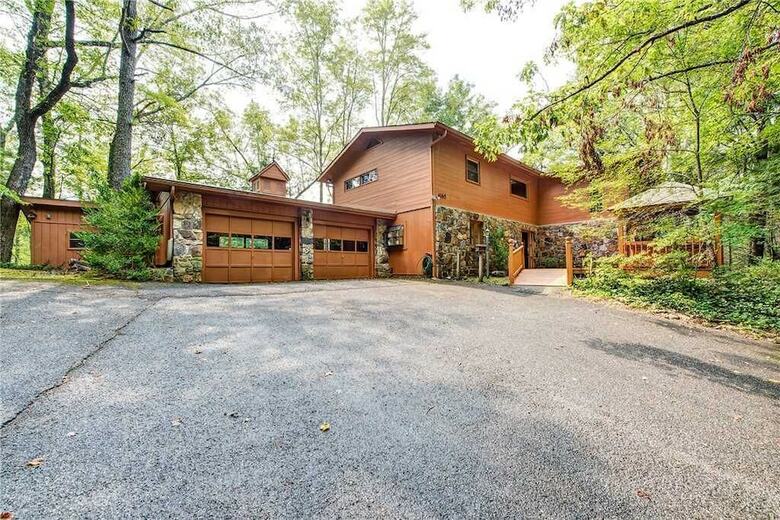 Shooting Star - Four Bedroom Cabin