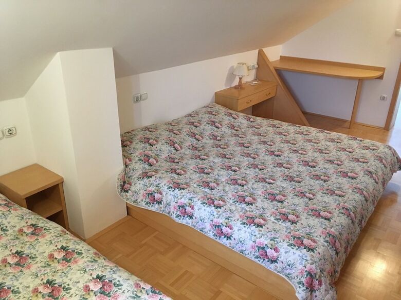 Hotel J-max Apartments And Glamping Houses