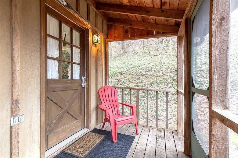 The Robins Nest - Two Bedroom Cabin