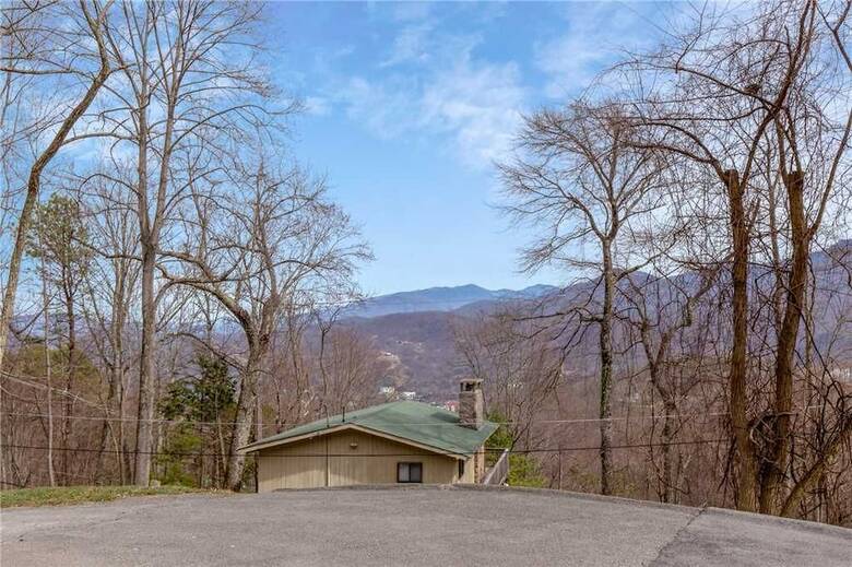 Swiss Bear Haus - Four Bedroom Cabin