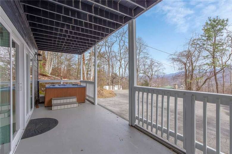 Swiss Bear Haus - Four Bedroom Cabin