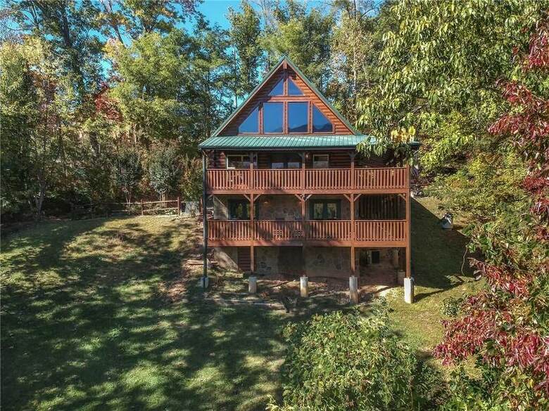 Triple Mountain View - Three Bedroom Cabin