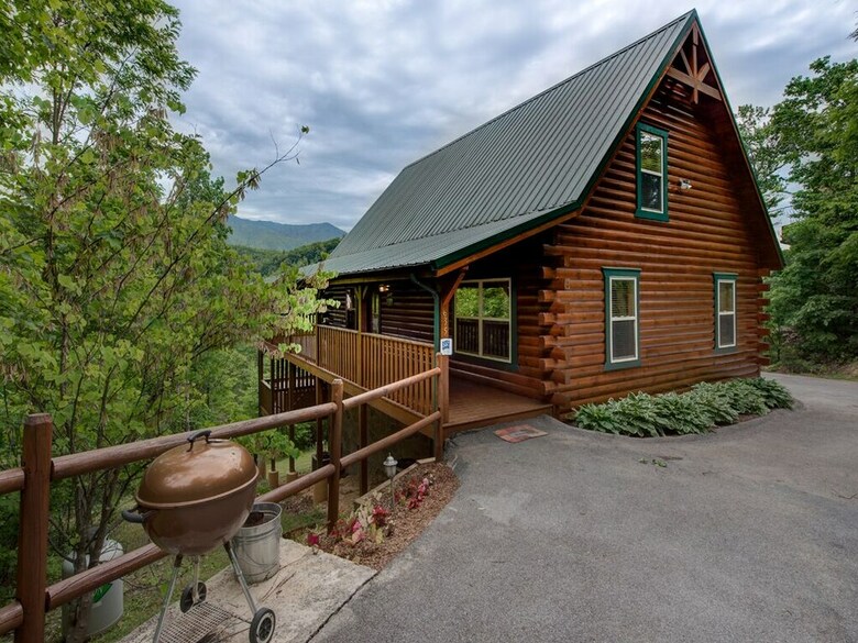 Triple Mountain View - Three Bedroom Cabin