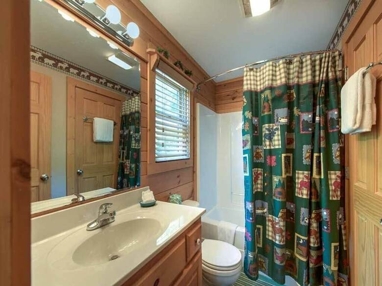 Big Sky Cabin - Two Bedroom Cabin