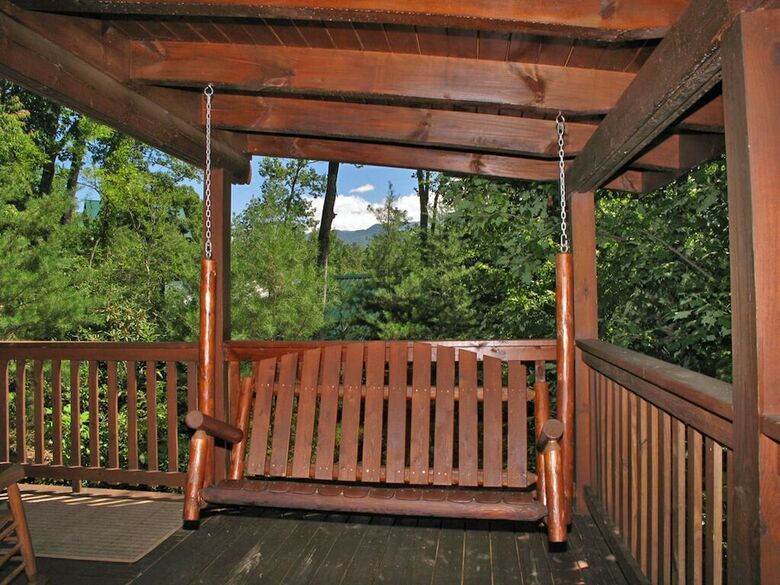 Big Sky Cabin - Two Bedroom Cabin