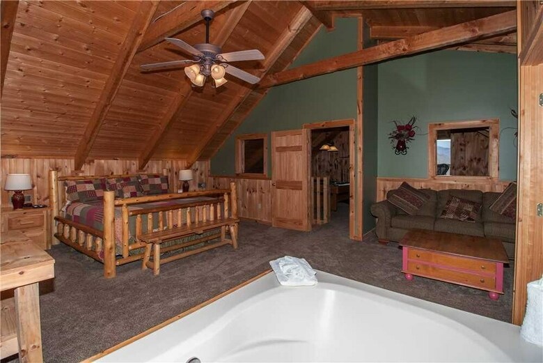 Chubby And Cubbys Den - Three Bedroom Cabin