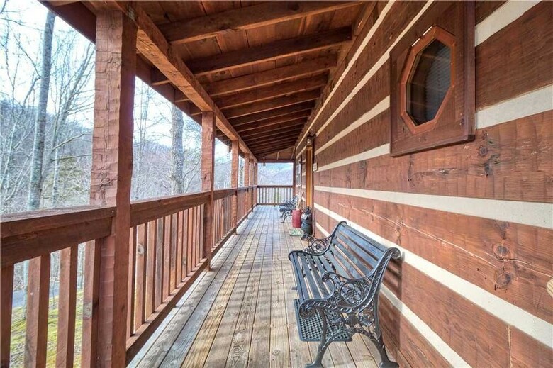Chubby And Cubbys Den - Three Bedroom Cabin