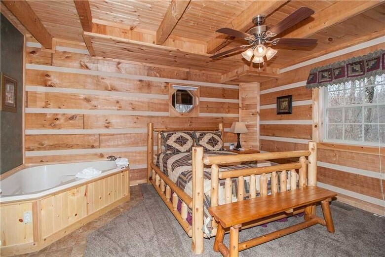 Chubby And Cubbys Den - Three Bedroom Cabin