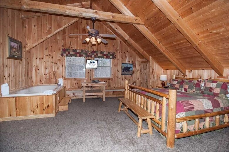 Chubby And Cubbys Den - Three Bedroom Cabin