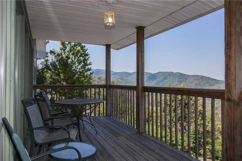 Autumn Leaves - Four Bedroom Cabin