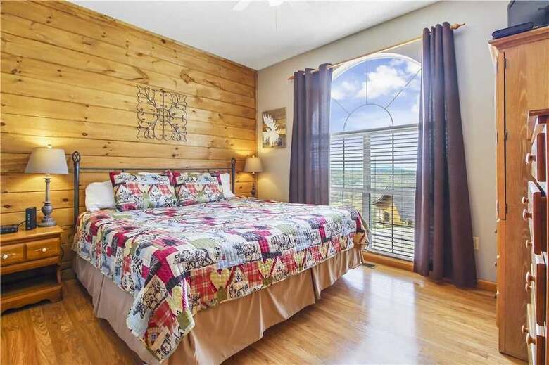 Autumn Leaves - Four Bedroom Cabin