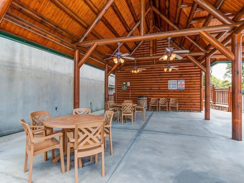 Bear Creek Lodge Covered Bridge - Five Bedroom Cabin