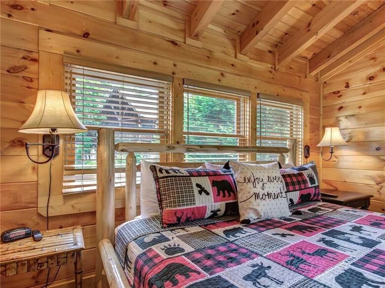 Bear Creek Lodge Covered Bridge - Five Bedroom Cabin
