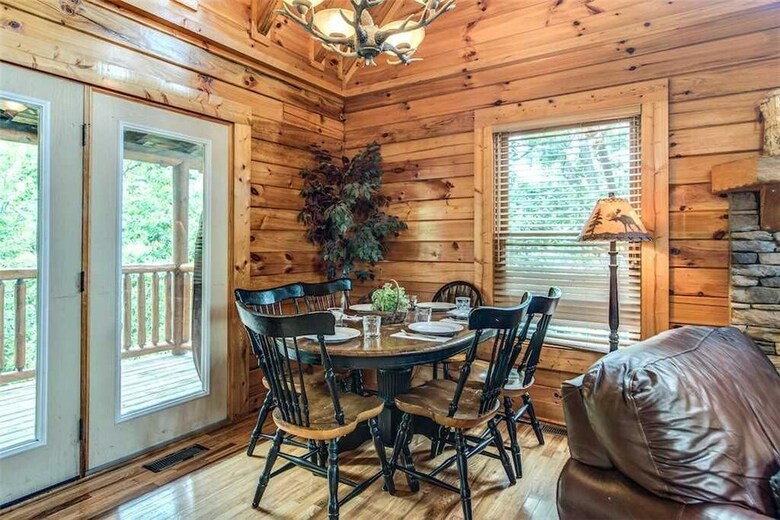 Bear Creek Lodge Covered Bridge - Five Bedroom Cabin