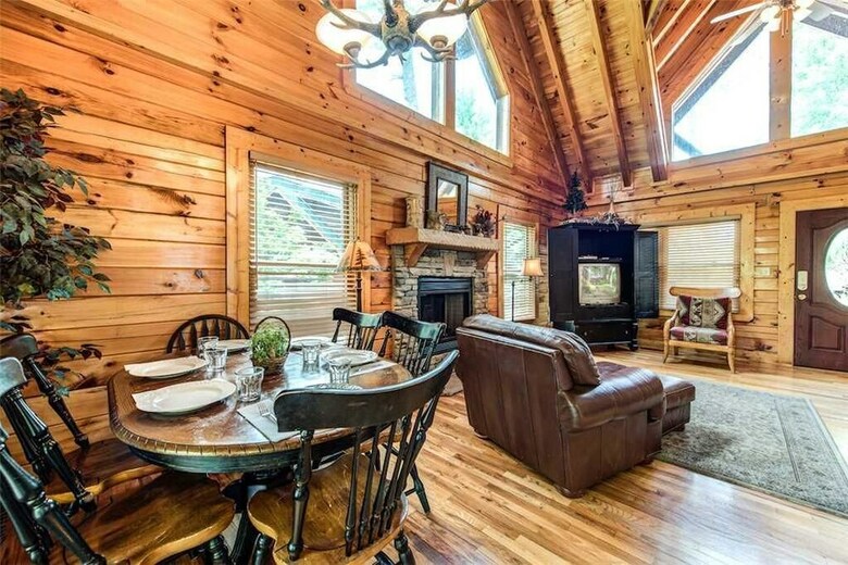 Bear Creek Lodge Covered Bridge - Five Bedroom Cabin