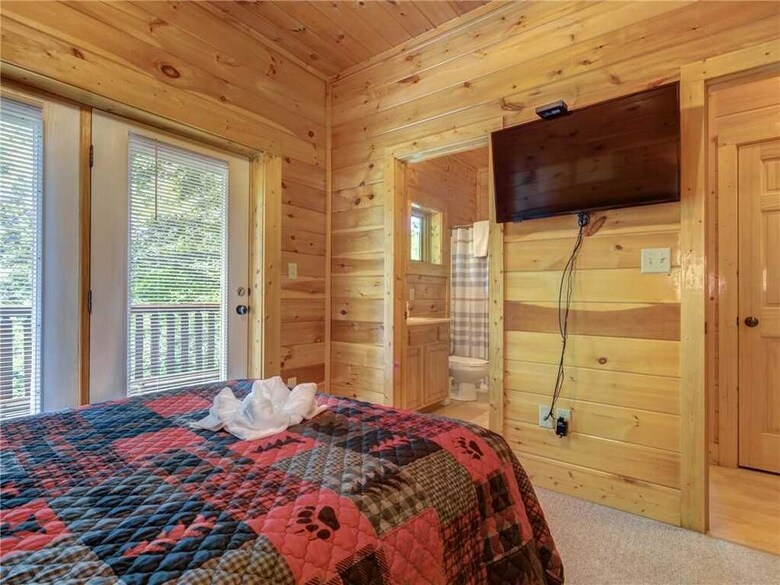 Bear Creek Lodge Covered Bridge - Five Bedroom Cabin