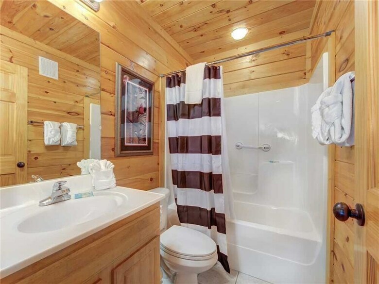 Bear Creek Lodge Covered Bridge - Five Bedroom Cabin
