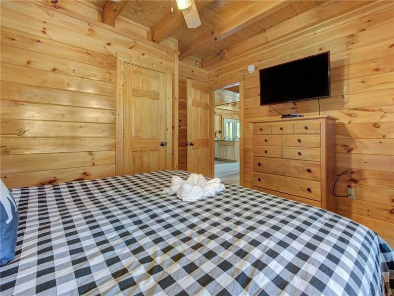 Bear Creek Lodge Covered Bridge - Five Bedroom Cabin