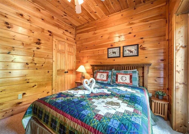 Bear Creek Lodge Covered Bridge - Five Bedroom Cabin