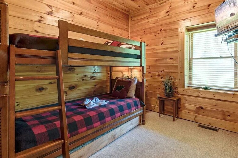 Bear Creek Lodge Covered Bridge - Five Bedroom Cabin
