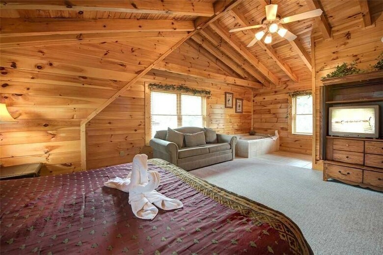 Bear Creek Lodge Covered Bridge - Five Bedroom Cabin