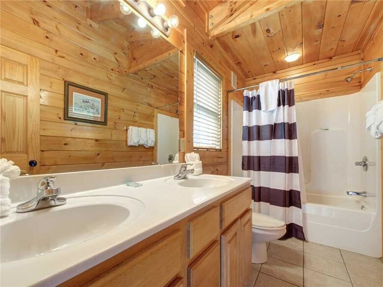 Bear Creek Lodge Covered Bridge - Five Bedroom Cabin
