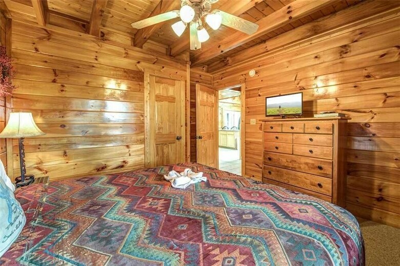 Bear Creek Lodge Covered Bridge - Five Bedroom Cabin