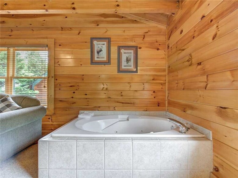 Bear Creek Lodge Covered Bridge - Five Bedroom Cabin