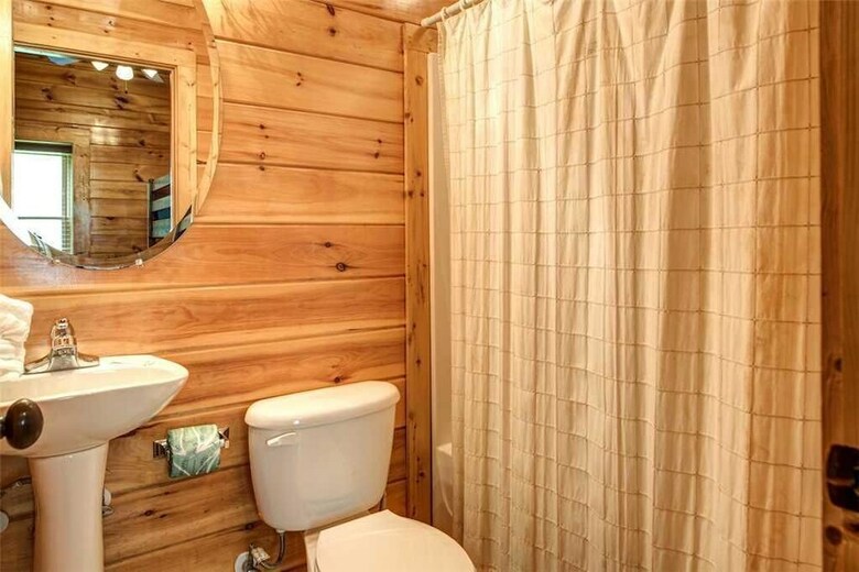 Bear Creek Lodge Covered Bridge - Five Bedroom Cabin