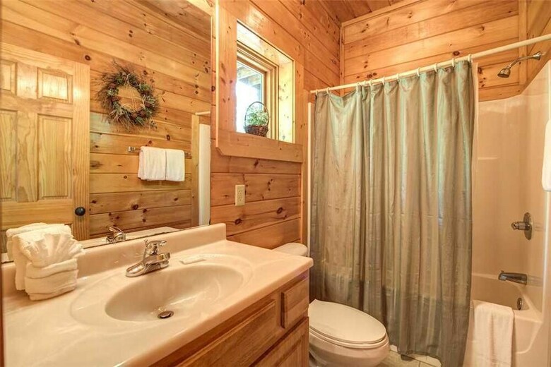 Bear Creek Lodge Covered Bridge - Five Bedroom Cabin