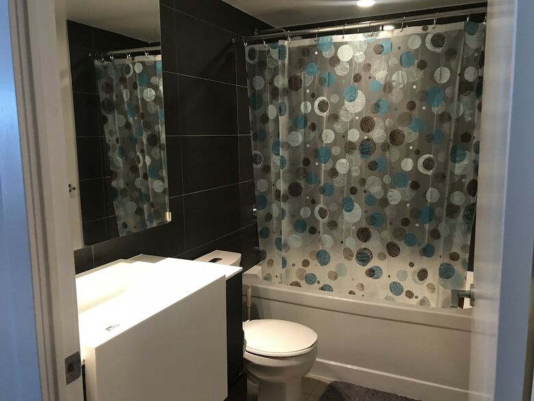 Cn Tower View Design Apart 3bd-2ba Dt