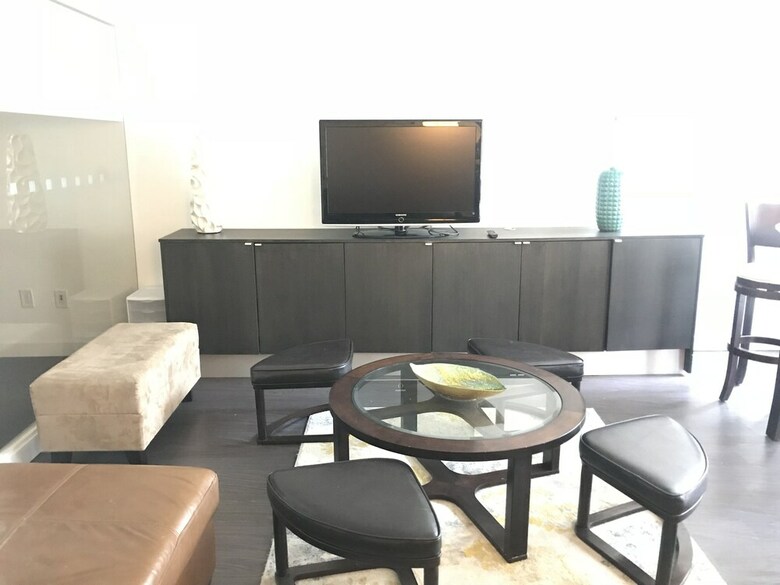 Cn Tower View Design Apart 3bd-2ba Dt