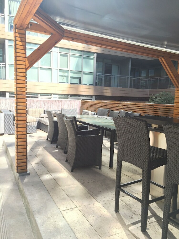 Cn Tower View Design Apart 3bd-2ba Dt