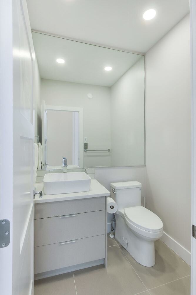 New Luxury Townhome 23