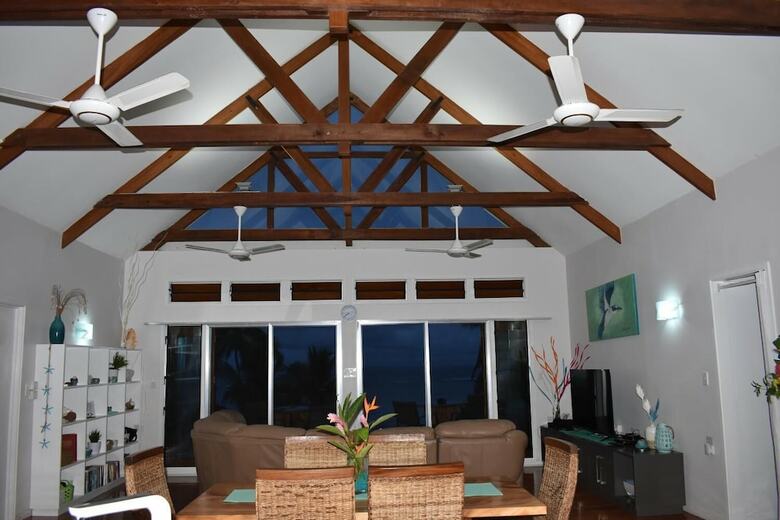 Hotel Island Breeze Fiji