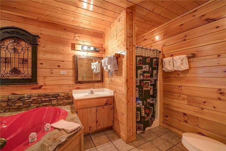 Creekside Romance - One Bedroom Cabin
