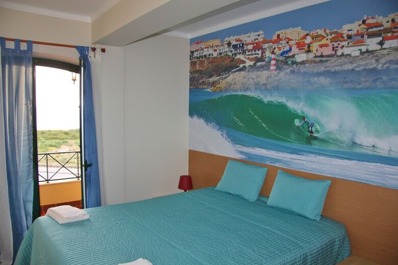 Hostal Supertubos Beach Hostel