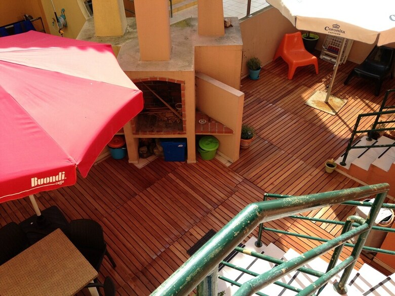 Hostal Supertubos Beach Hostel